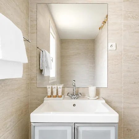Le Marais - Prestige With Lift شقة