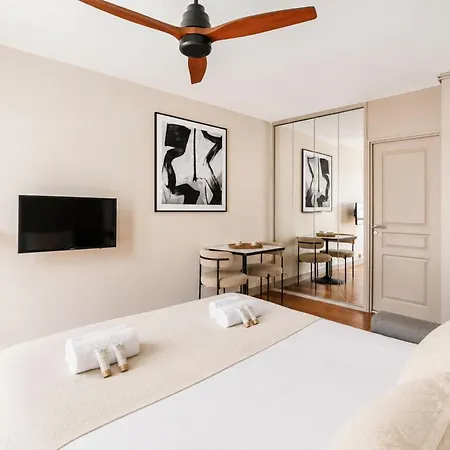 Le Marais - Prestige With Lift شقة